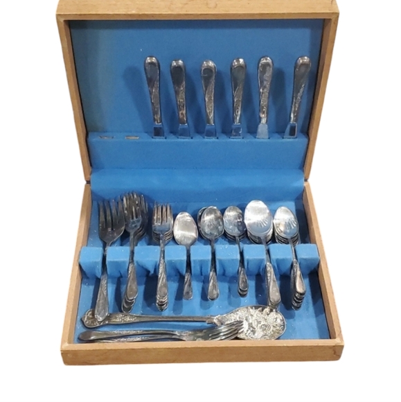 MW Rogers & son Other - Vtg WM rogers and son flatware set svc for 8